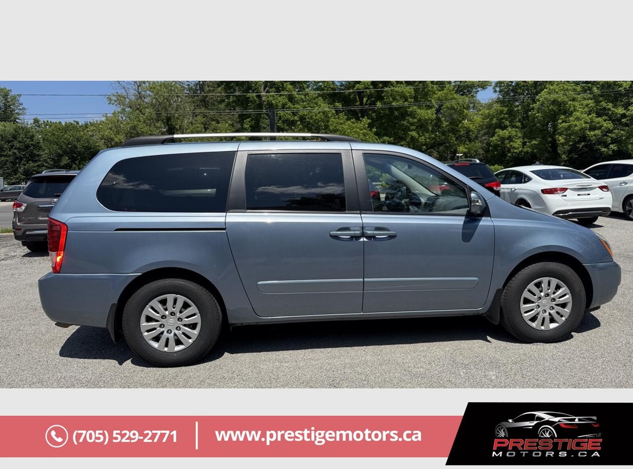 2012 Kia Sedona LX Photo