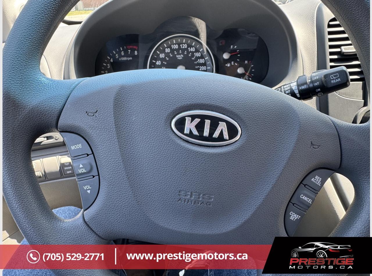 2012 Kia Sedona LX Photo
