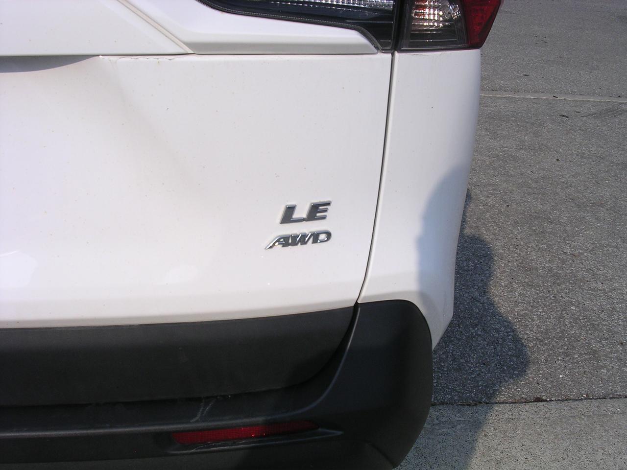 2021 Toyota RAV4 LE AWD Photo