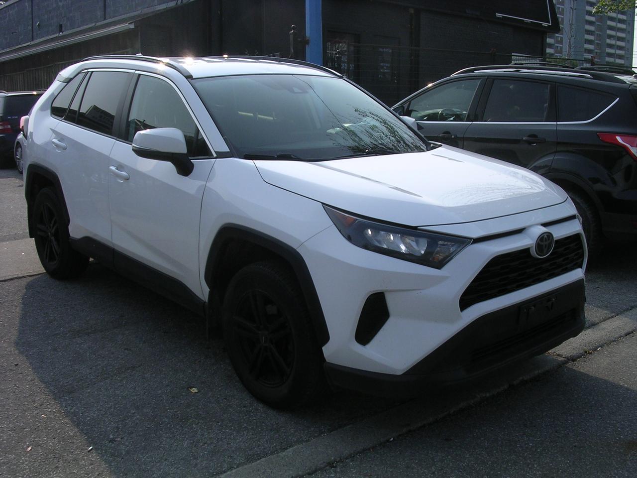 2021 Toyota RAV4 LE AWD Photo2