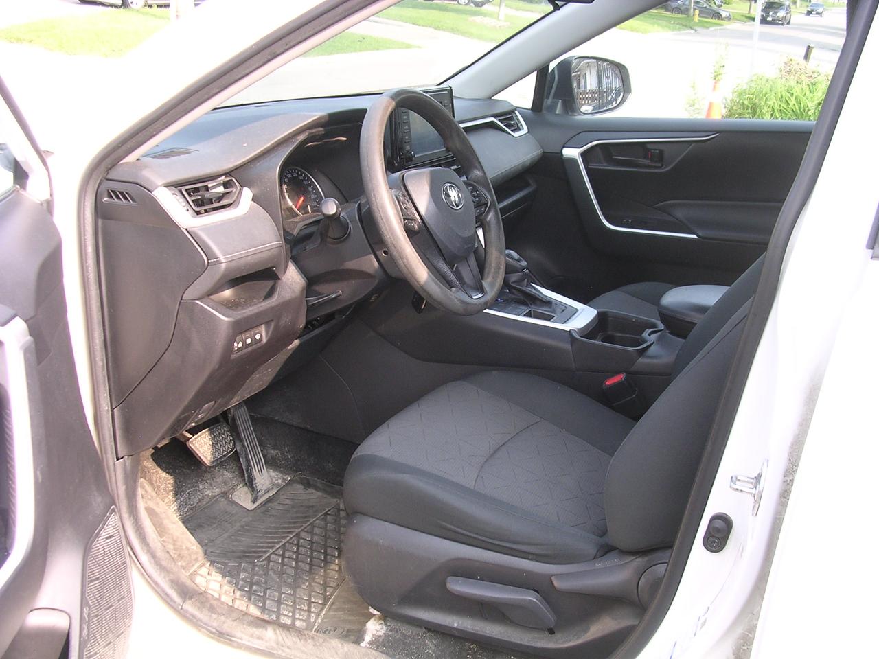 2021 Toyota RAV4 LE AWD Photo