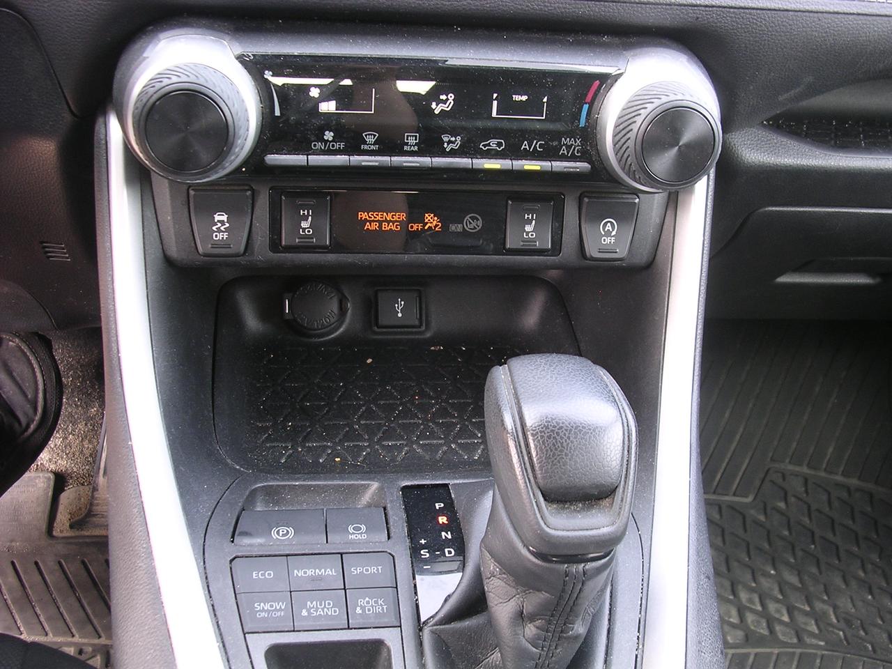 2021 Toyota RAV4 LE AWD Photo