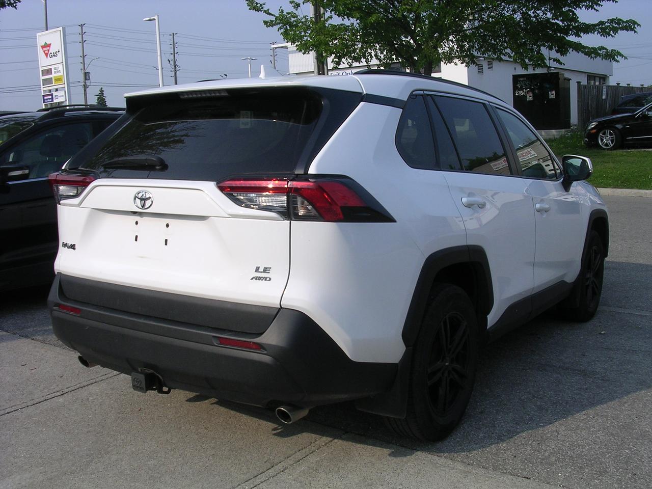 2021 Toyota RAV4 LE AWD Photo