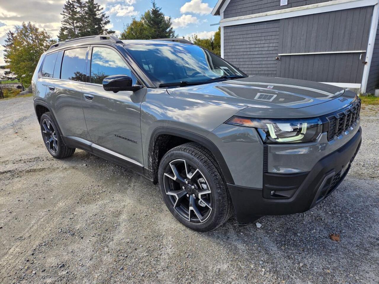 2026 Jeep Cherokee OVERLAND Photo3