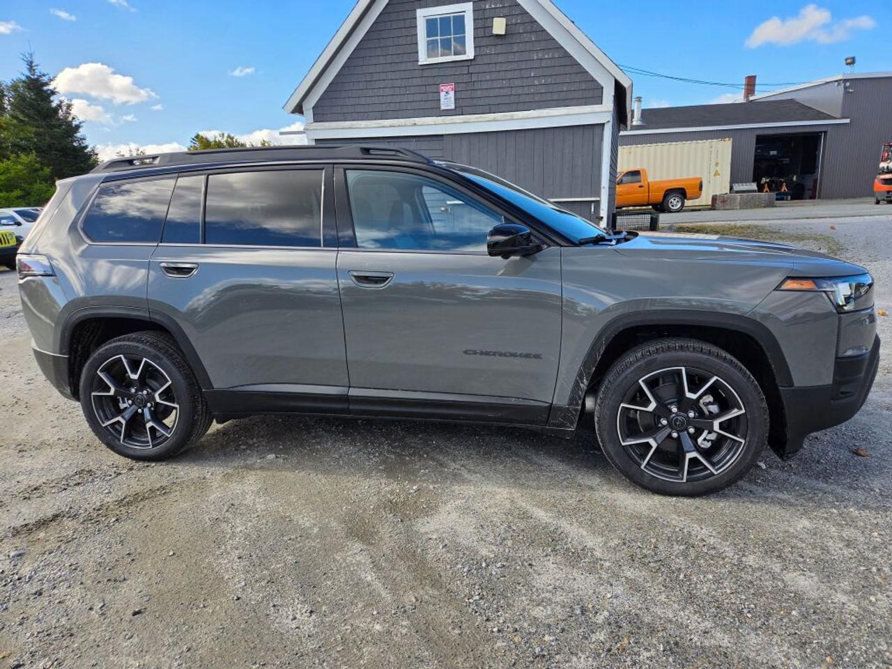 2026 Jeep Cherokee OVERLAND Photo4