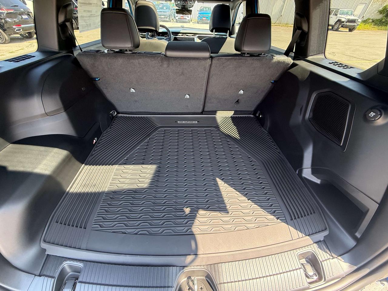 2026 Jeep Cherokee Overland 4X4 - Pano roof - Alpine sound Photo