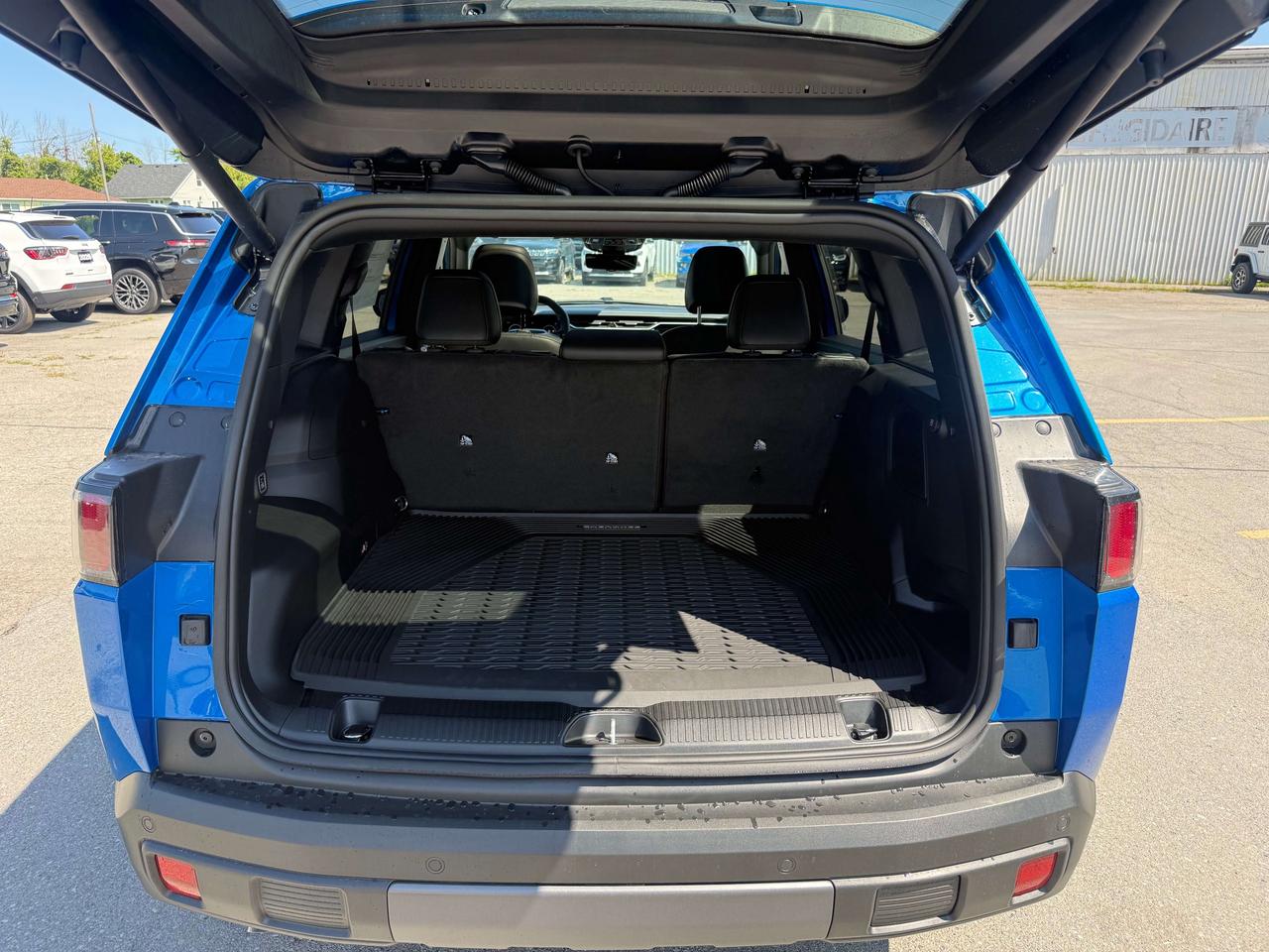 2026 Jeep Cherokee Overland 4X4 - Pano roof - Alpine sound Photo
