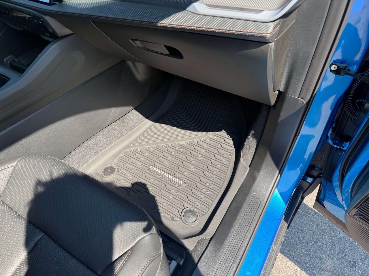 2026 Jeep Cherokee Overland 4X4 - Pano roof - Alpine sound Photo