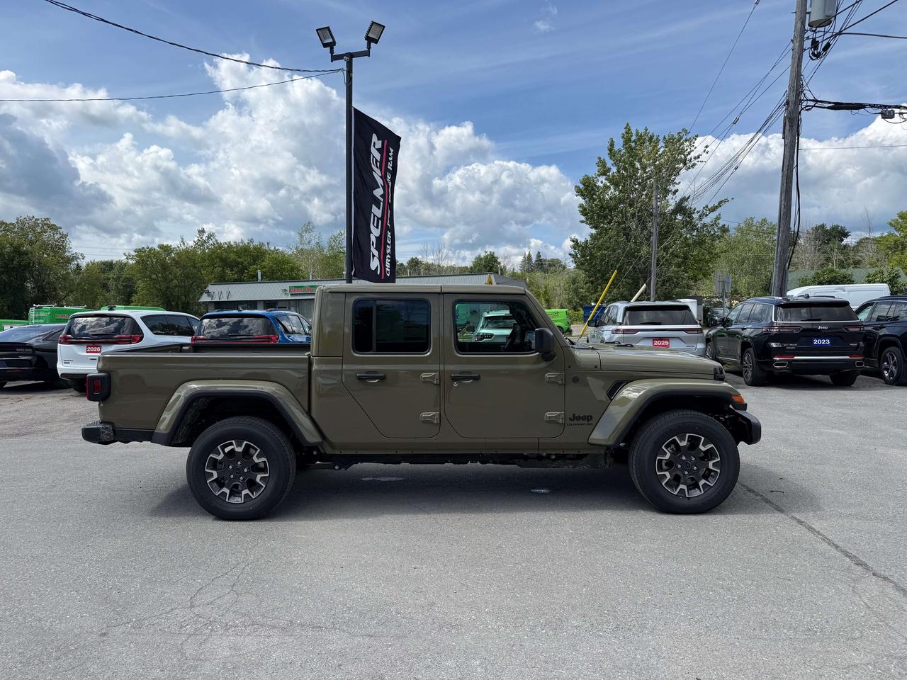 2026 Jeep Gladiator Sahara 4X4 Photo