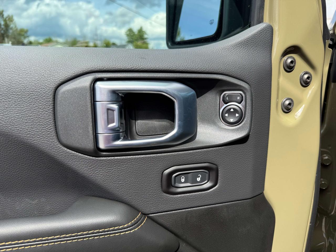 2026 Jeep Gladiator Sahara 4X4 Photo