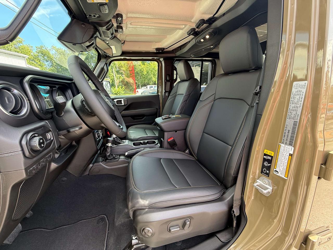 2026 Jeep Gladiator Sahara 4X4 Photo