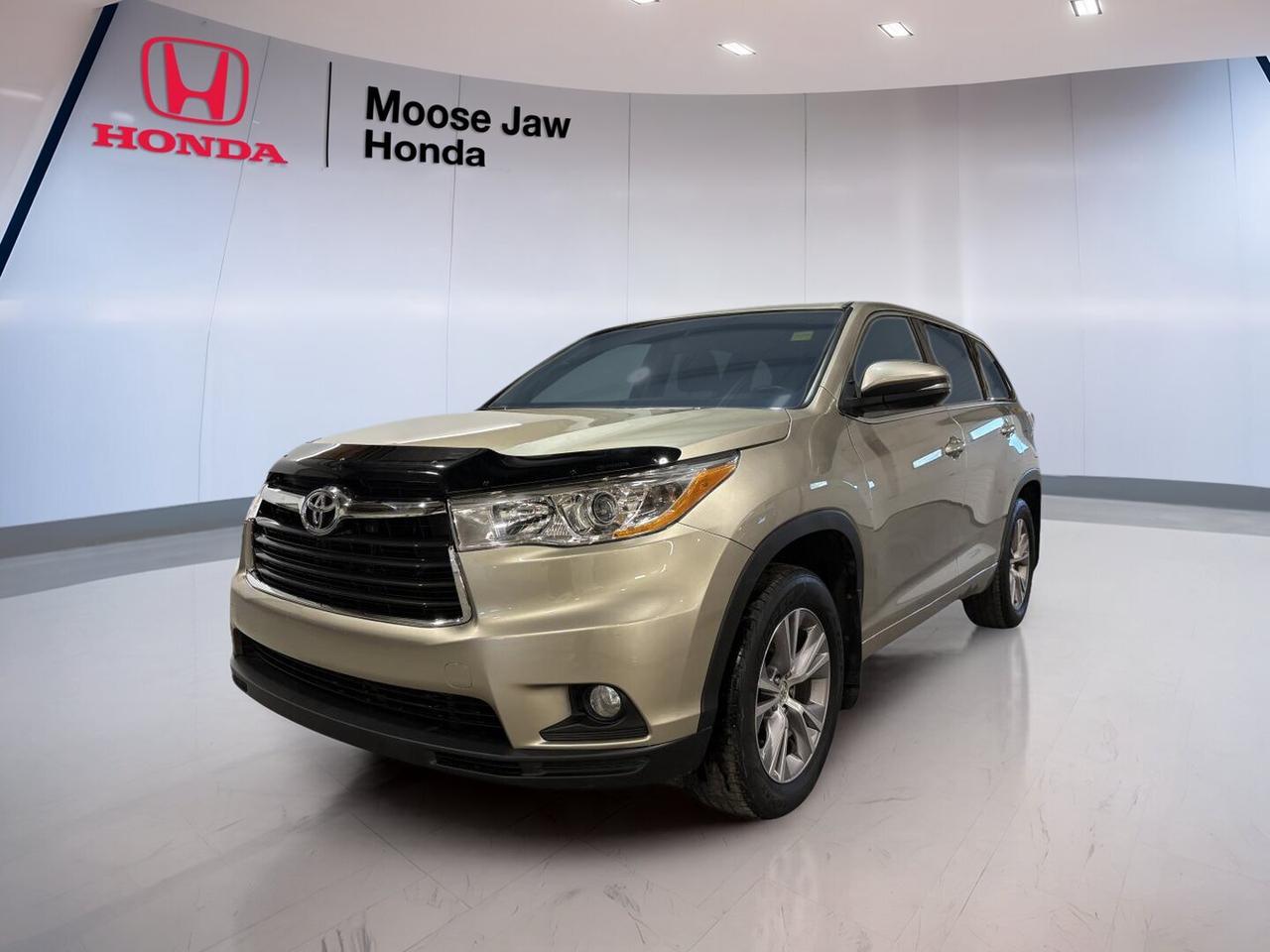 Used 2015 Toyota Highlander AWD 4dr LE for sale in Moose Jaw, SK