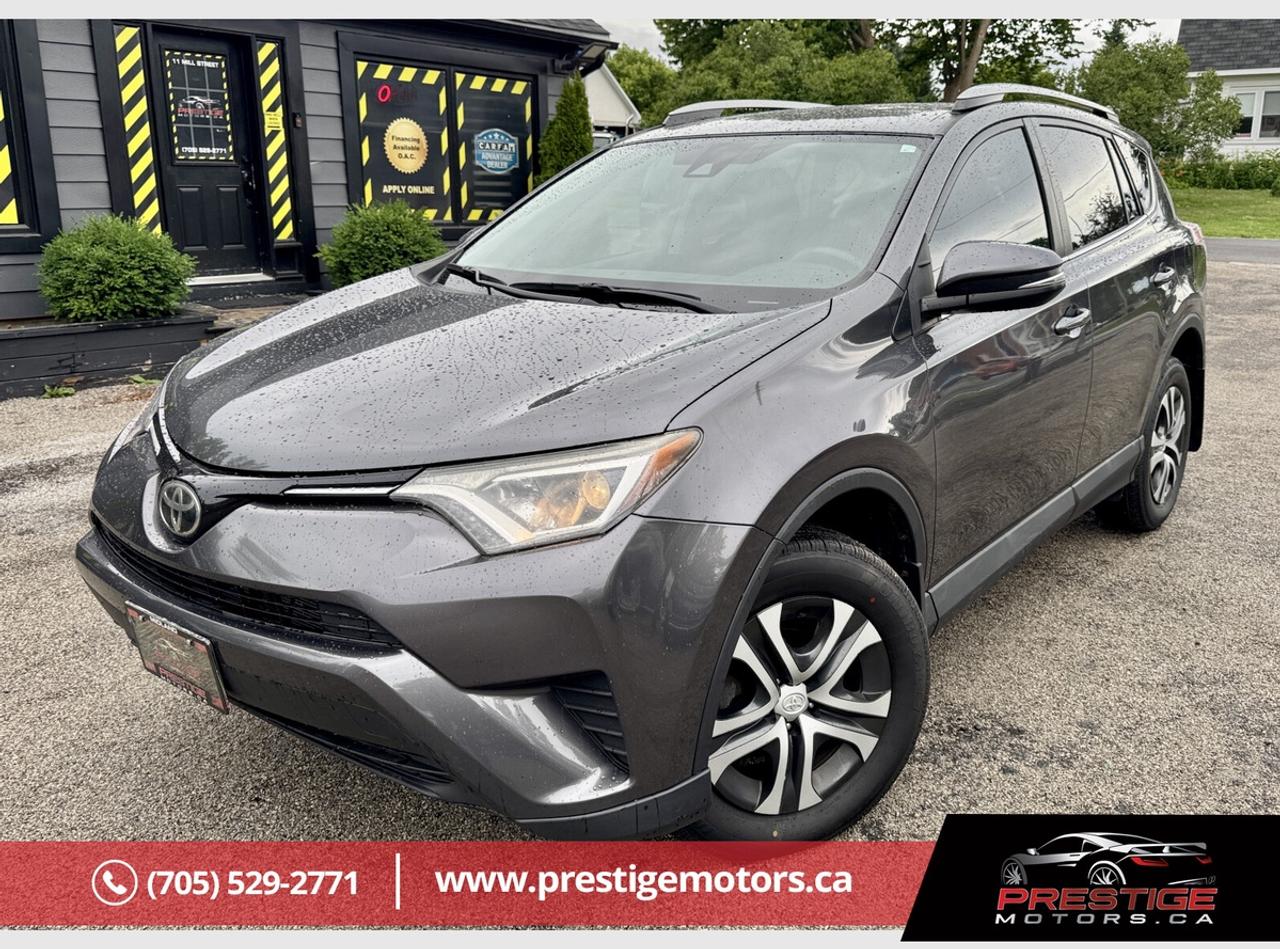 2017 Toyota RAV4 LE Photo0