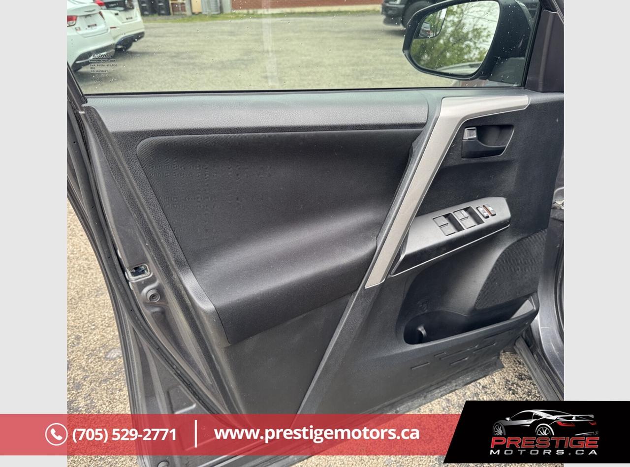2017 Toyota RAV4 LE Photo