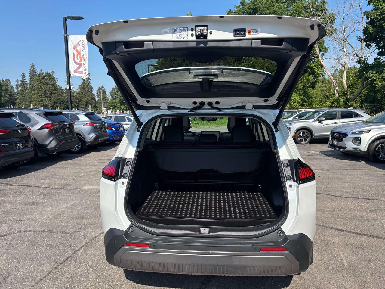 2026 Toyota RAV4 Limited HYBRID AWD One Owner Clean CARFAX Le Photo
