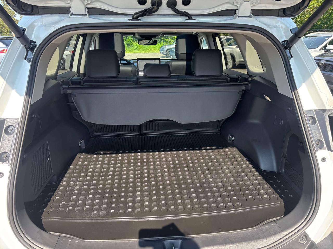 2026 Toyota RAV4 Limited HYBRID AWD One Owner Clean CARFAX Le Photo