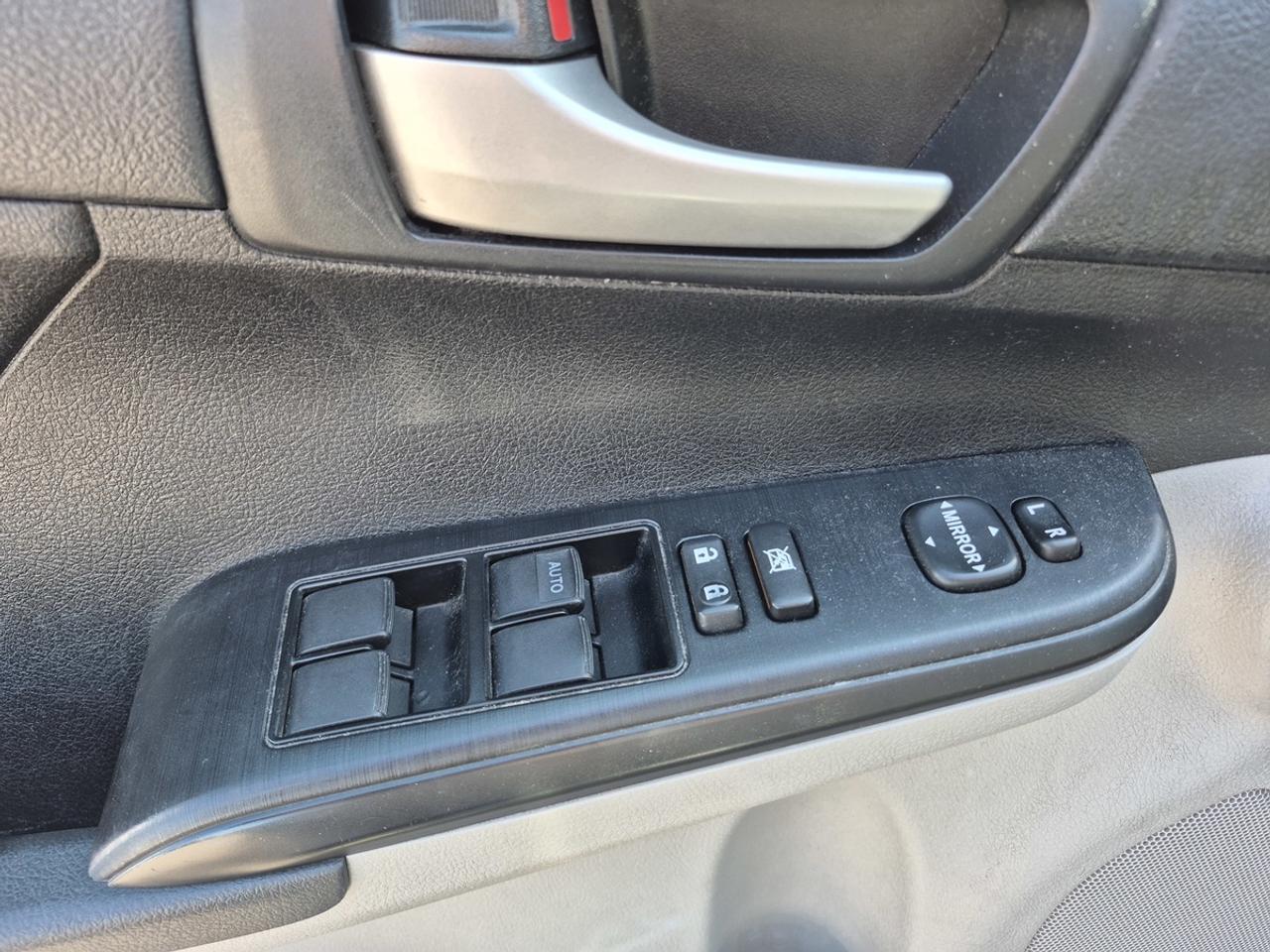 2012 Toyota Camry LE Photo