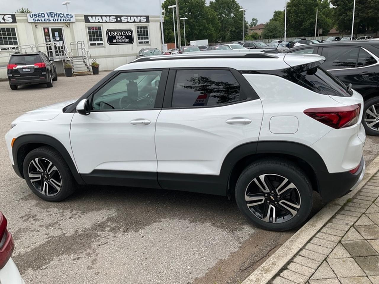 2024 Chevrolet TrailBlazer LT AWD Photo2