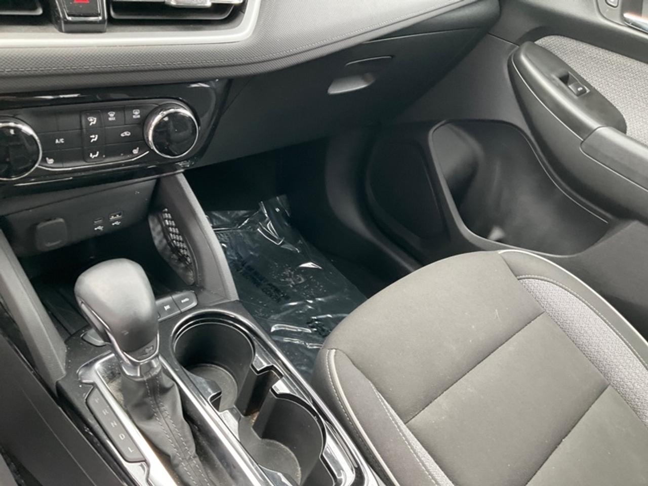 2024 Chevrolet TrailBlazer LT AWD Photo3