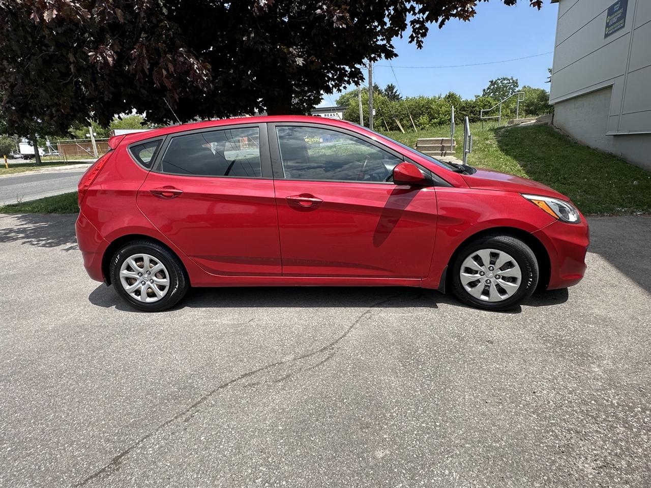 2016 Hyundai Accent SE Photo