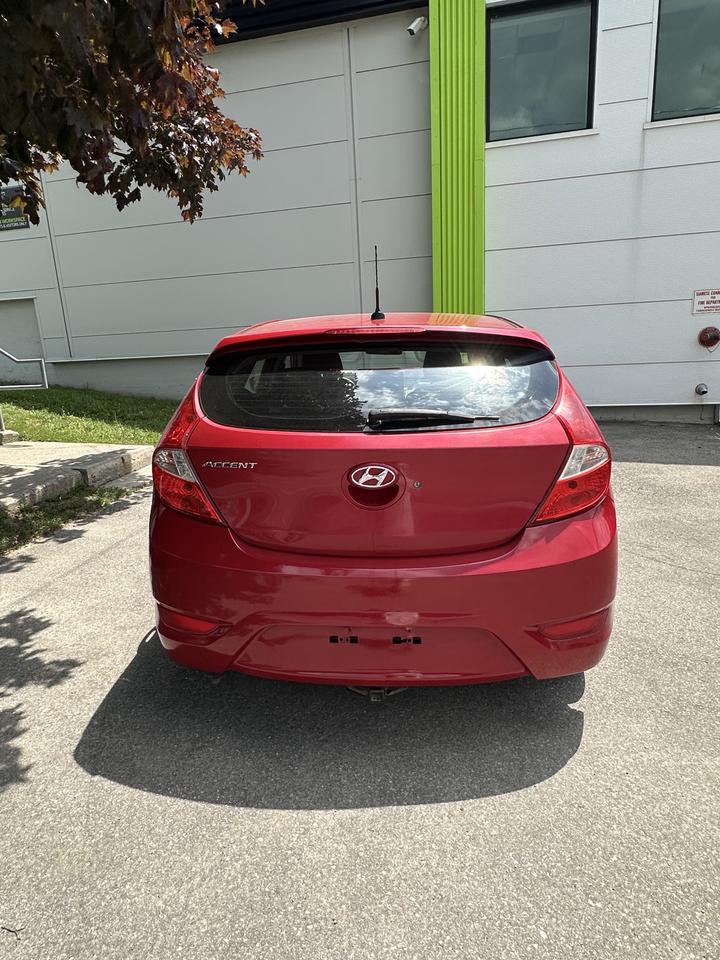 2016 Hyundai Accent SE Photo4