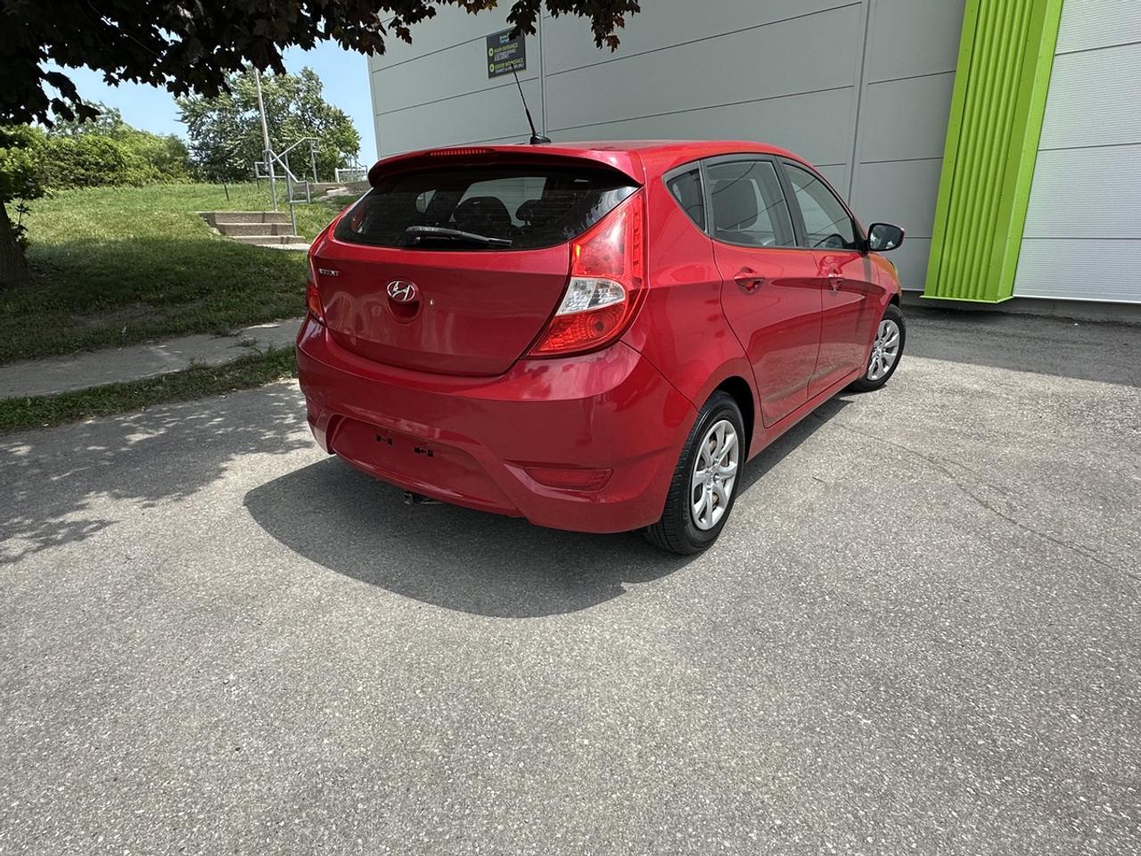 2016 Hyundai Accent SE Photo