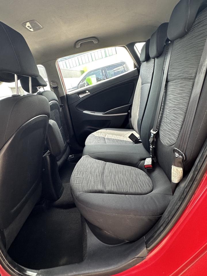 2016 Hyundai Accent SE Photo