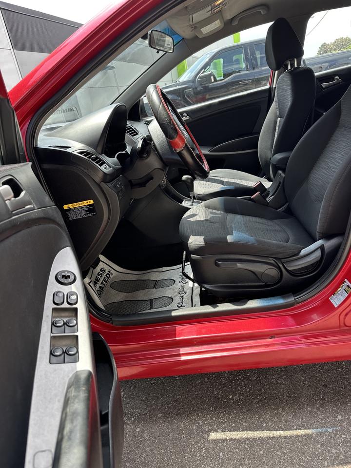 2016 Hyundai Accent SE Photo