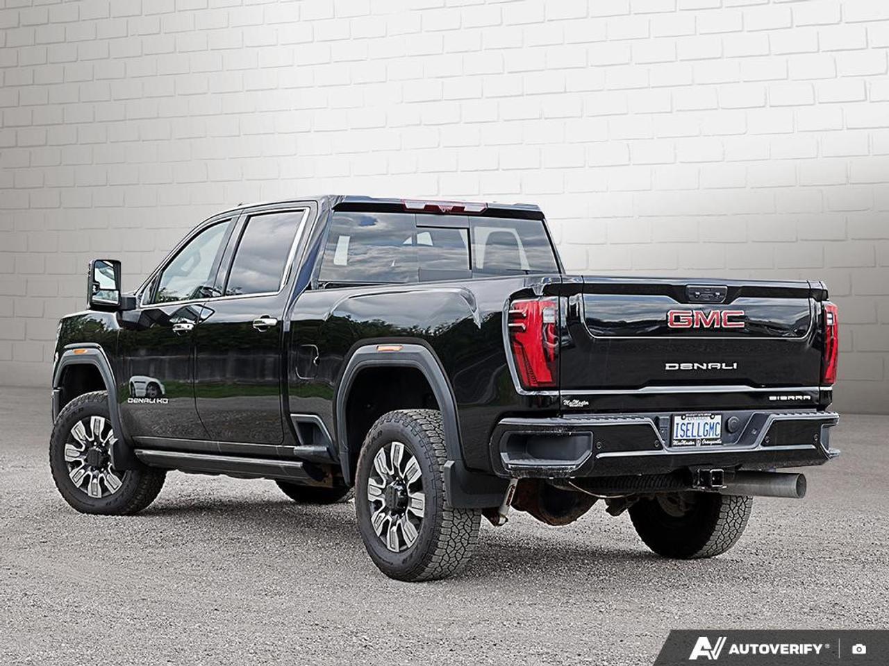 2024 GMC SIERRA 2500HD 4WD Crew Cab Standard Box Denali Photo
