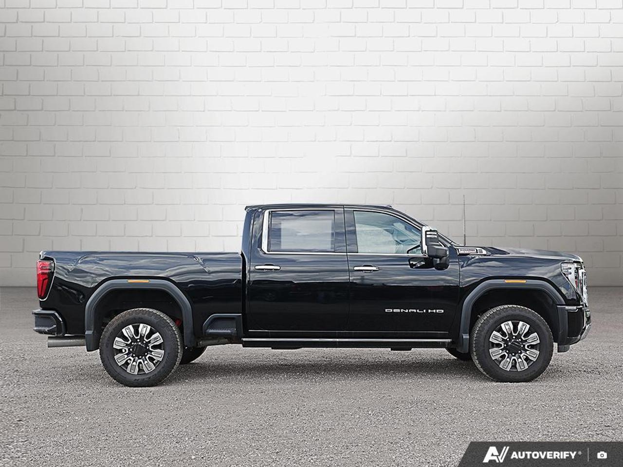 2024 GMC SIERRA 2500HD 4WD Crew Cab Standard Box Denali Photo