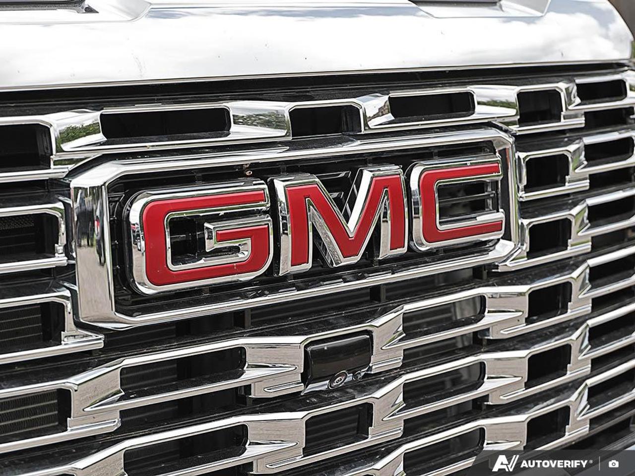 2024 GMC SIERRA 2500HD 4WD Crew Cab Standard Box Denali Photo