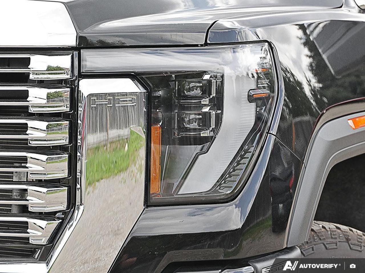 2024 GMC SIERRA 2500HD 4WD Crew Cab Standard Box Denali Photo