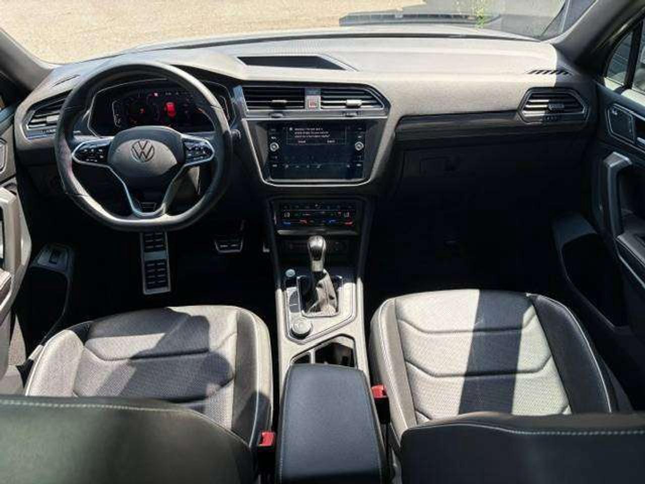 2022 Volkswagen Tiguan Highline R-Line 4MOTION, SENSATIONAL CONDITION!! Photo