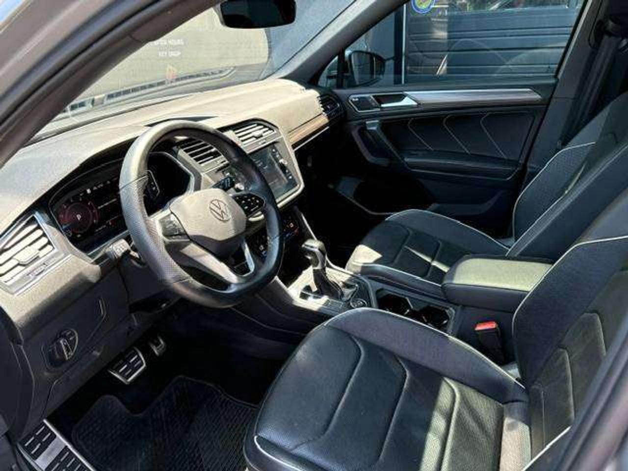 2022 Volkswagen Tiguan Highline R-Line 4MOTION, SENSATIONAL CONDITION!! Photo