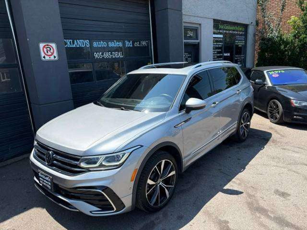 2022 Volkswagen Tiguan Highline R-Line 4MOTION, SENSATIONAL CONDITION!! Photo0