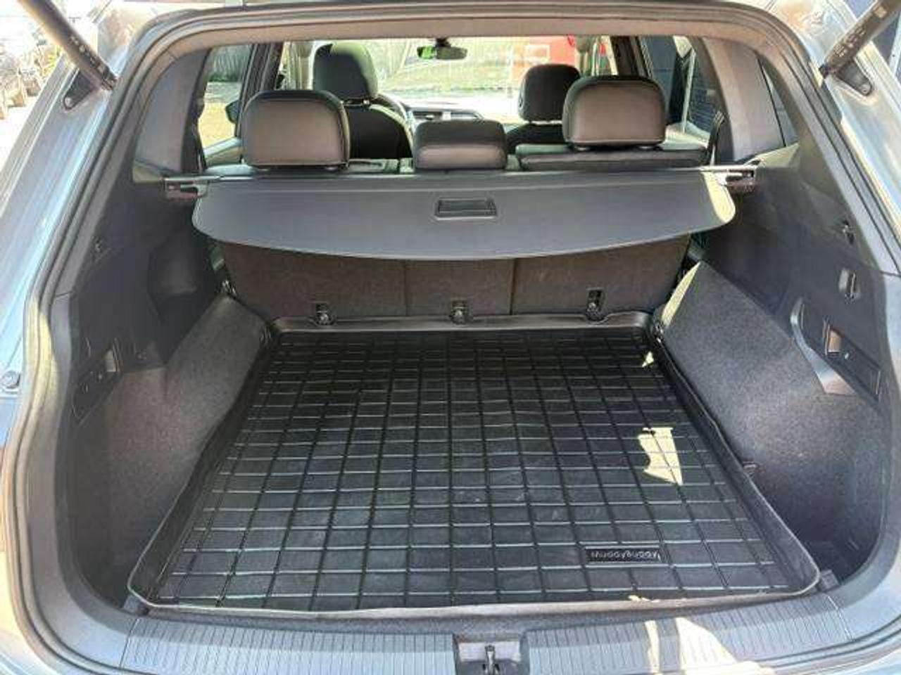 2022 Volkswagen Tiguan Highline R-Line 4MOTION, SENSATIONAL CONDITION!! Photo