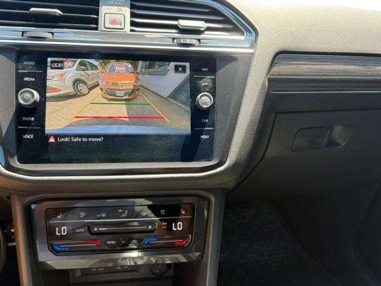 2022 Volkswagen Tiguan Highline R-Line 4MOTION, SENSATIONAL CONDITION!! Photo