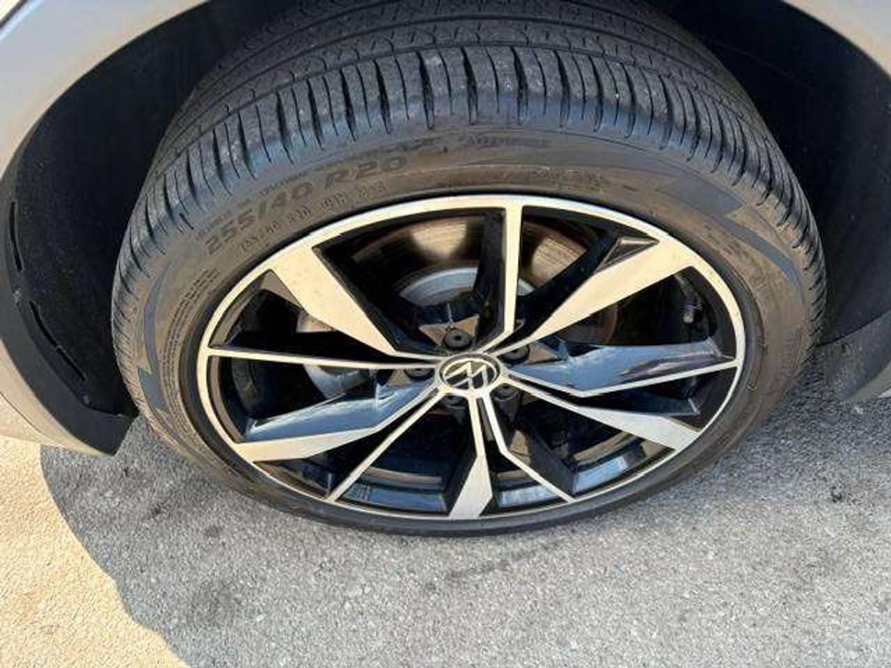 2022 Volkswagen Tiguan Highline R-Line 4MOTION, SENSATIONAL CONDITION!! Photo