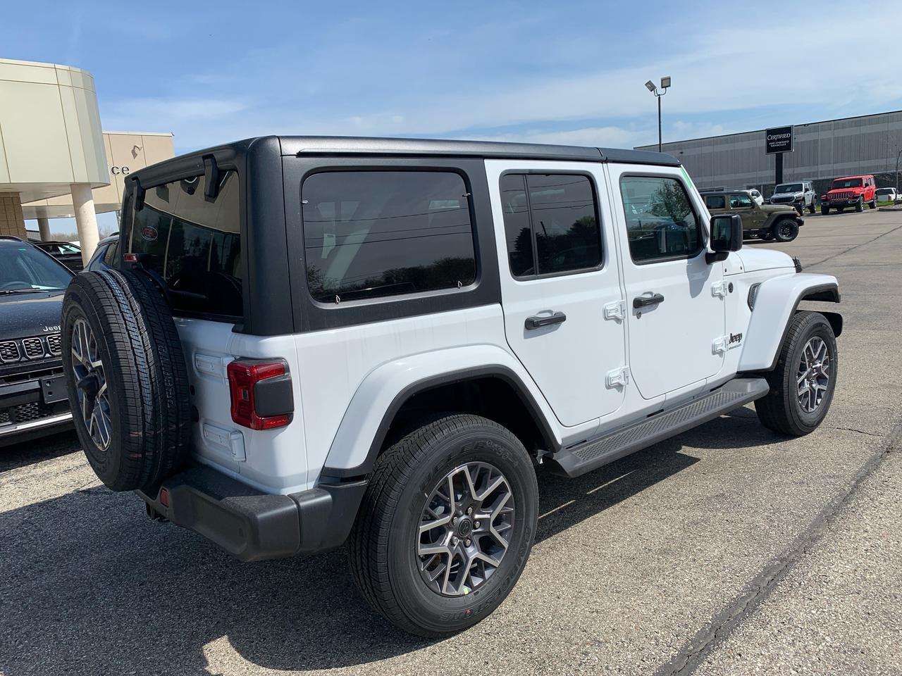 2026 Jeep Wrangler SAHARA 4DR 4X4 Photo2