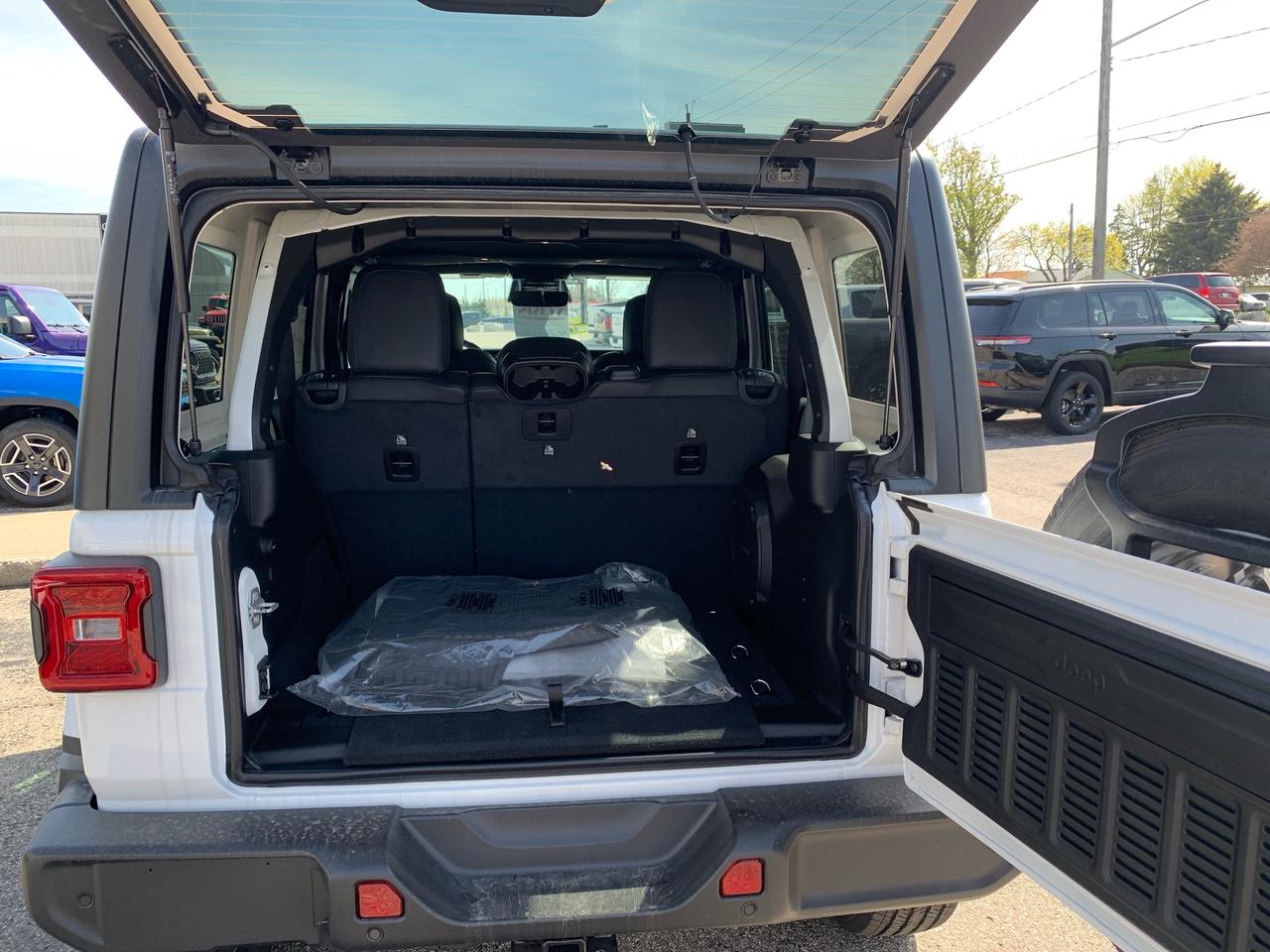 2026 Jeep Wrangler SAHARA 4DR 4X4 Photo