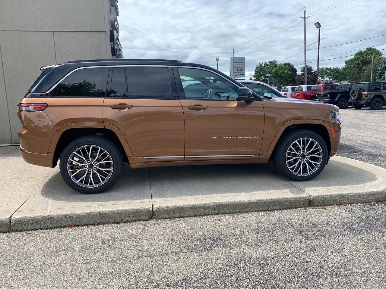 2026 Jeep Grand Cherokee Base 4dr 4x4 Photo