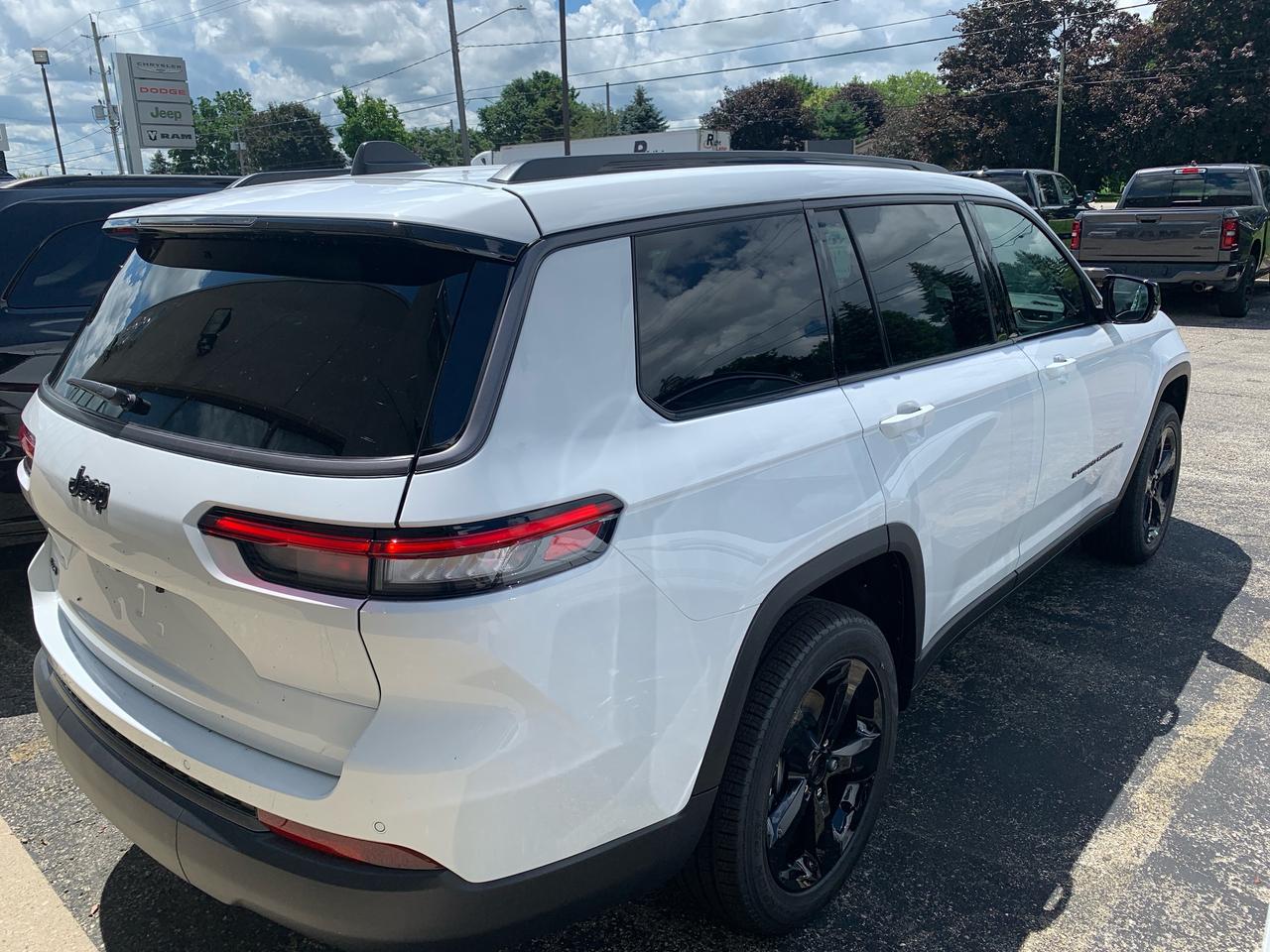 2026 Jeep Grand Cherokee L Base 4dr 4x4 Photo