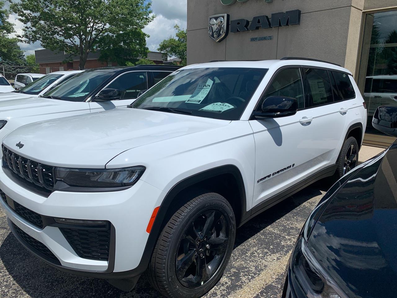 2026 Jeep Grand Cherokee L Base 4dr 4x4 Photo