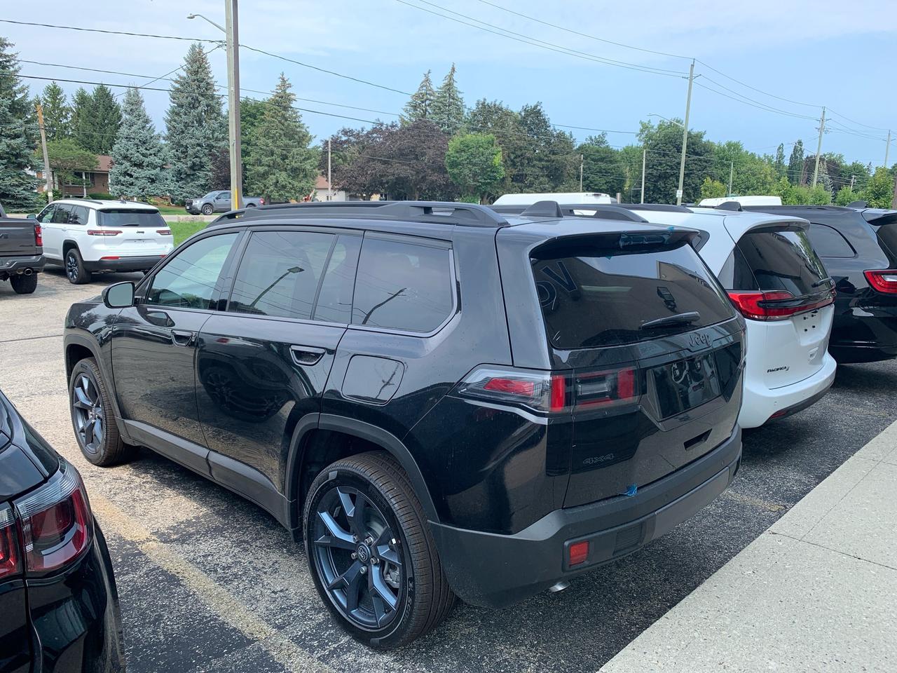 2026 Jeep Cherokee Laredo/Limited 4dr 4x4 Photo