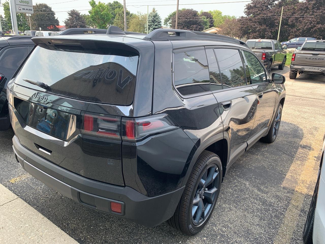 2026 Jeep Cherokee Laredo/Limited 4dr 4x4 Photo