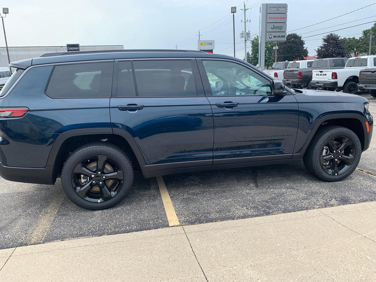 2026 Jeep Grand Cherokee L Base 4dr 4x4 Photo