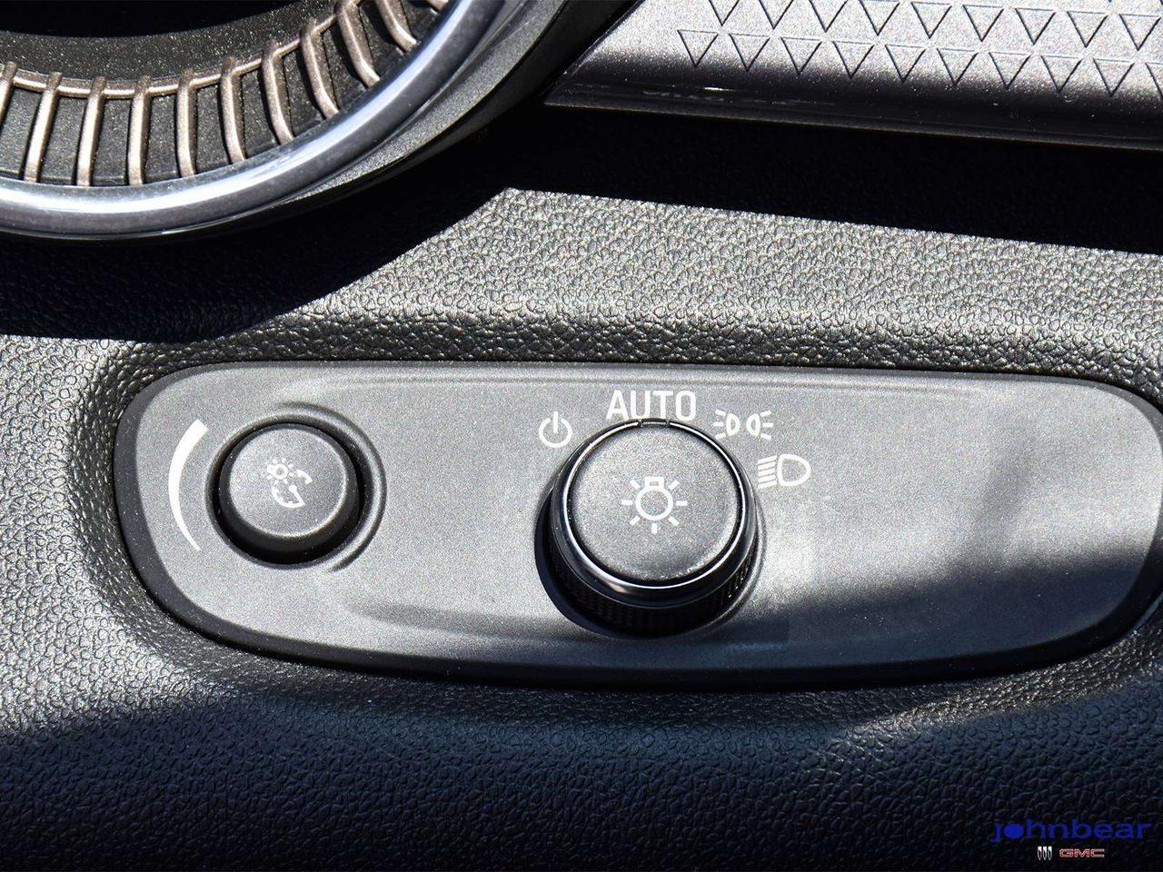 2025 Chevrolet Trax REMOTE START   CHEVY SAFETY ASSIST   APPLE CAR PLA Photo