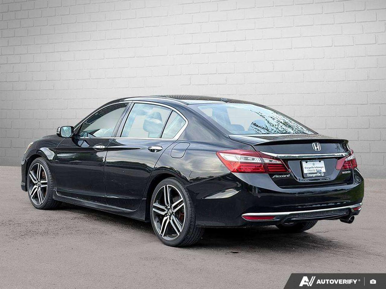 2017 Honda Accord 4dr I4 CVT Touring Photo