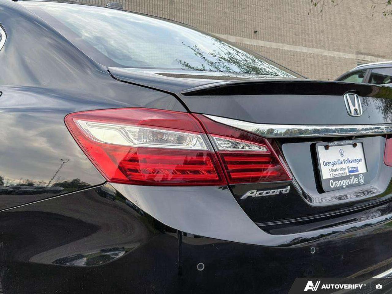 2017 Honda Accord 4dr I4 CVT Touring Photo