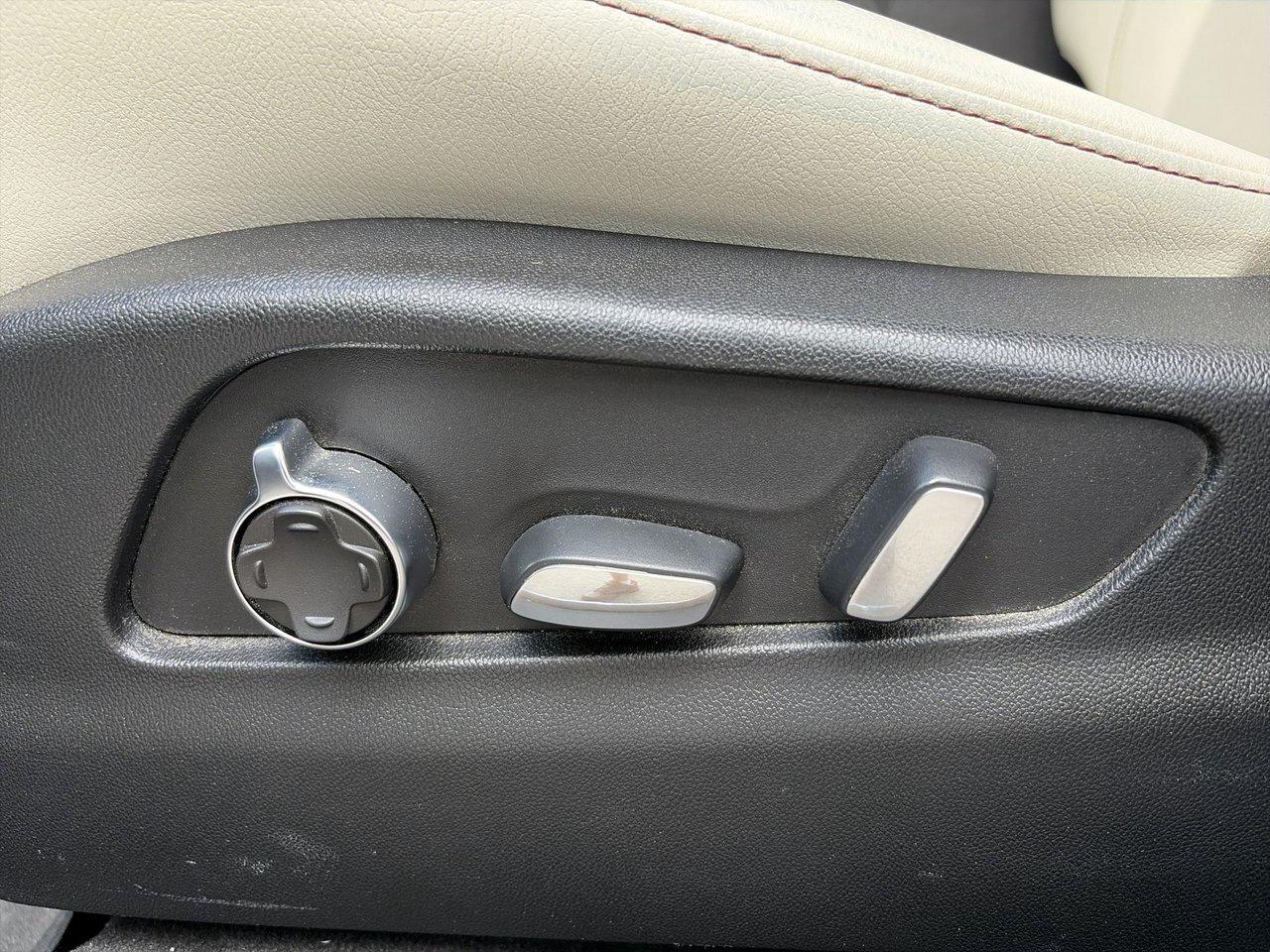 2020 Cadillac XT4 Sport AWD Panoramic Sunroof   Heated seats   White Photo